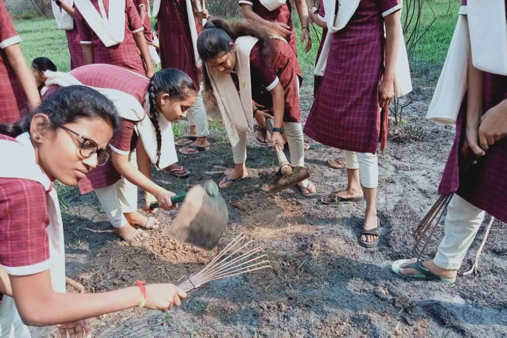 Building the Foundation: Synergy India Foundation’s Summer Camp Cultivates Skills in Soil Preparation!